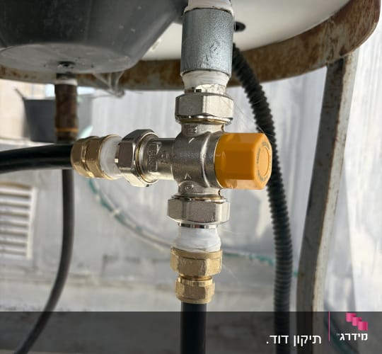 חיבורים וצינורות במערכת דודי שמש